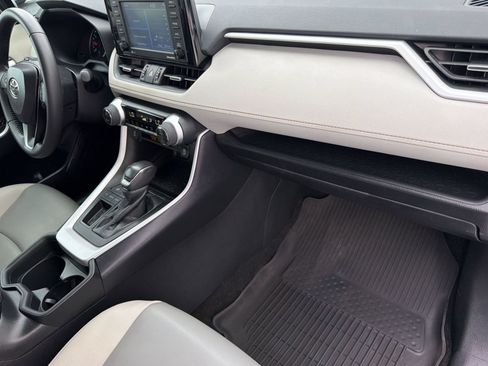 Used 2021 Toyota RAV4 XLE Premium FWD image 35