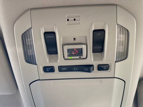 Used 2021 Toyota Highlander XLE image 26