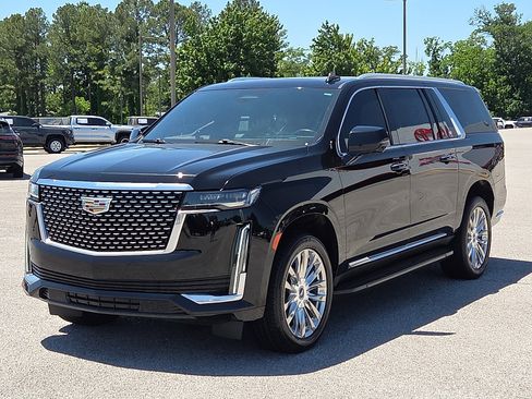 Used 2023 Cadillac Escalade ESV Premium Luxury AWD/4WD image 2