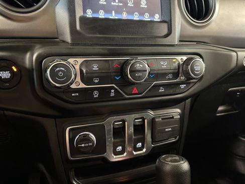 Used 2022 Jeep Wrangler Sport AWD/4WD image 27