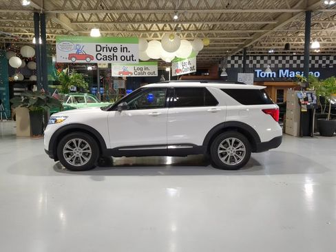 Used 2023 Ford Explorer XLT w/ Equipment Group 202A image 12