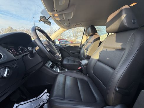 Used 2016 Volkswagen Tiguan S image 25
