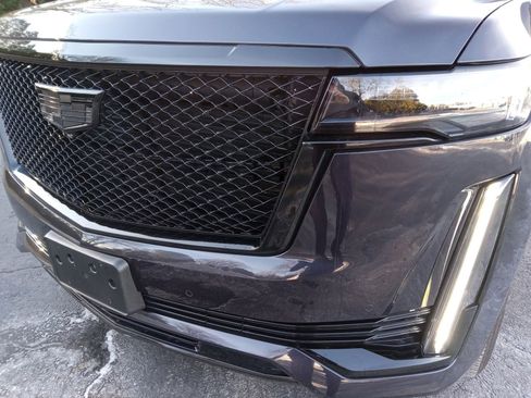 Used 2023 Cadillac Escalade Sport Platinum w/ LPO, ONYX Package image 7