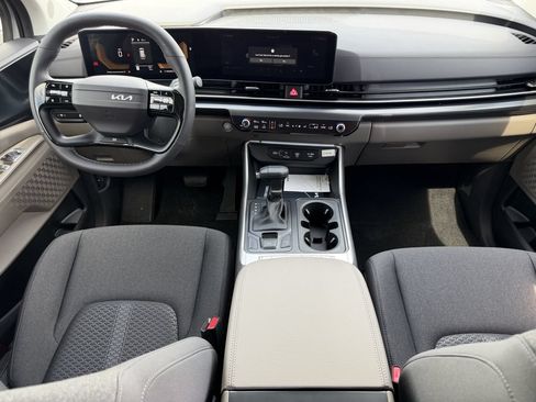 New 2027 Kia Carnival LX FWD image 17