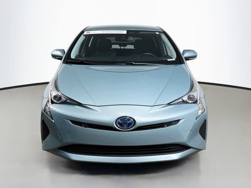 Used 2018 Toyota Prius Four FWD image 2