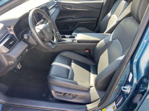 Used 2025 Toyota Camry SE w/ Convenience Package FWD image 18