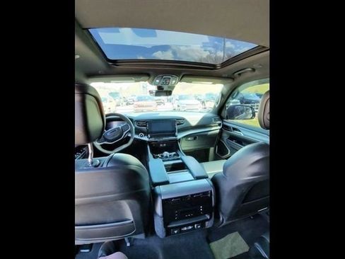 Used 2024 Jeep Wagoneer L Series II w/ Convenience Group I image 26