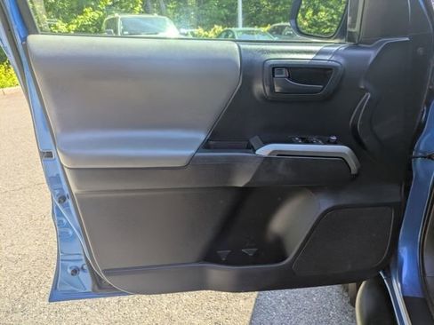 Used 2018 Toyota Tacoma SR5 AWD/4WD image 18