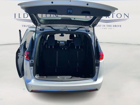New 2026 Chrysler Pacifica Select image 11