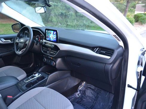 Used 2021 Ford Escape SE image 29