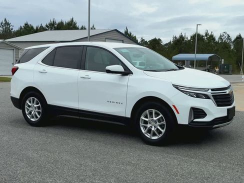 Used 2024 Chevrolet Equinox LT FWD image 2