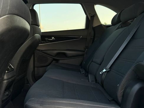 Used 2018 Kia Sorento L FWD image 19