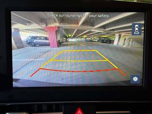 Used 2023 Hyundai Elantra SEL w/ Preferred Accessory Package FWD image 28