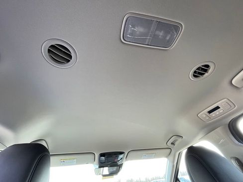 New 2026 Kia Carnival FWD image 24