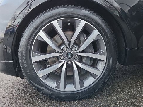 Certified 2024 Land Rover Discovery Dynamic SE image 24