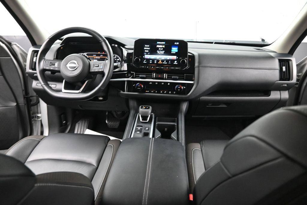 Certified 2025 Nissan Pathfinder SL FWD image 28