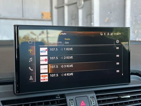 Used 2023 Audi Q5 2.0T Premium w/ Convenience Package image 18