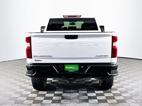 Used 2022 Chevrolet Silverado 2500 Custom w/ Custom Value Package image 8