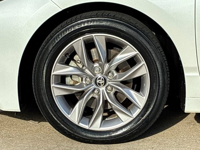 Used 2020 Toyota Avalon XLE w/ Preferred Accessory Package FWD image 30