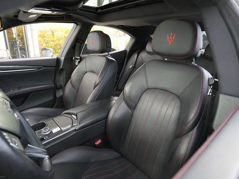 Used 2021 Maserati Ghibli S image 23