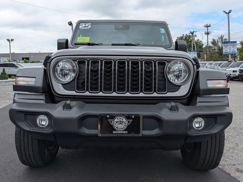 Used 2025 Jeep Wrangler Unlimited Sport AWD/4WD image 4