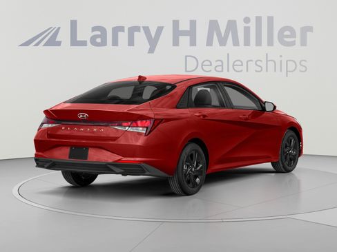 Used 2023 Hyundai Elantra SEL w/ Convenience Package FWD image 2