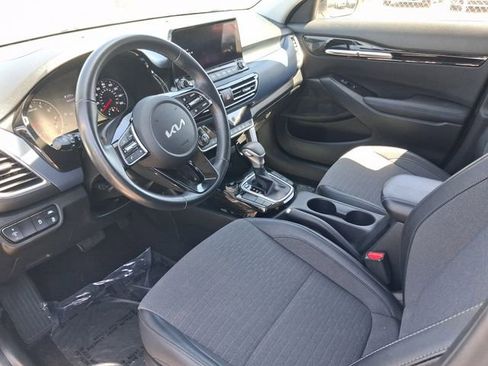 Used 2023 Kia Seltos S w/ Navigation Package image 11