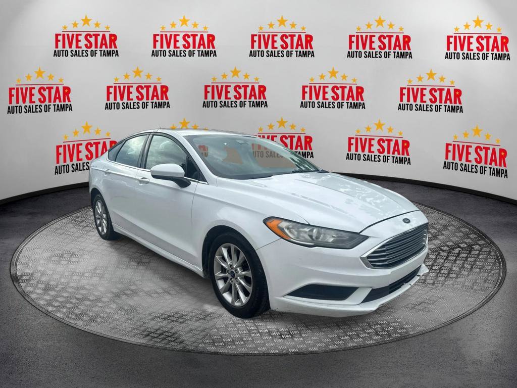 Used 2017 Ford Fusion SE FWD image 1