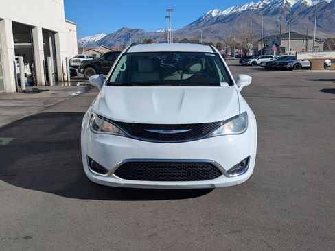 Used 2017 Chrysler Pacifica Touring-L w/ Tire & Wheel Group image 11