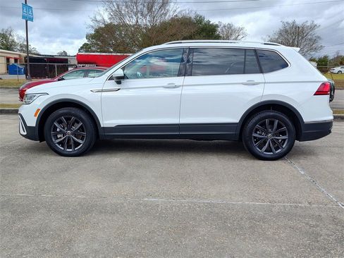 Used 2022 Volkswagen Tiguan SE image 4