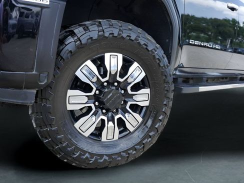 Used 2024 GMC Sierra 2500 Denali w/ Technology Package AWD/4WD image 4