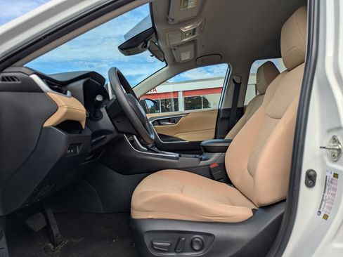 Used 2023 Toyota RAV4 XLE image 16