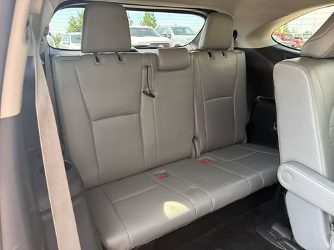 Used 2021 Toyota Highlander XLE AWD/4WD image 34