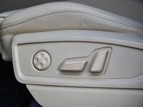 Certified 2025 Audi Q5 2.0T Premium Plus image 24