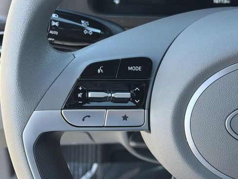 Certified 2025 Hyundai Elantra SE image 24