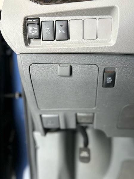 Used 2020 Toyota Sienna XLE w/ XLE Navigation Package FWD image 18