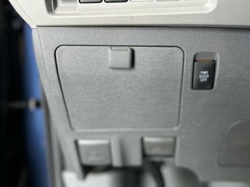 Used 2020 Toyota Sienna XLE w/ XLE Navigation Package image 18