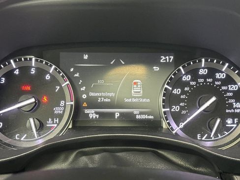 Used 2022 Toyota Highlander XLE AWD/4WD image 40