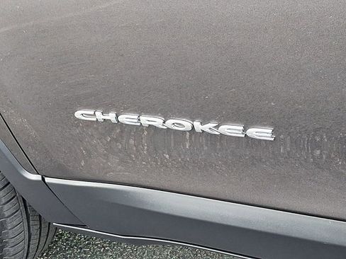 Certified 2018 Jeep Cherokee Limited image 36