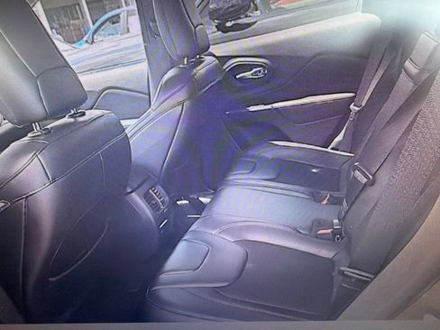Used 2019 Jeep Cherokee Trailhawk w/ Cold Weather Group AWD/4WD image 12