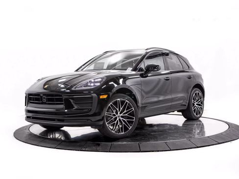 Certified 2026 Porsche Macan AWD/4WD image 1