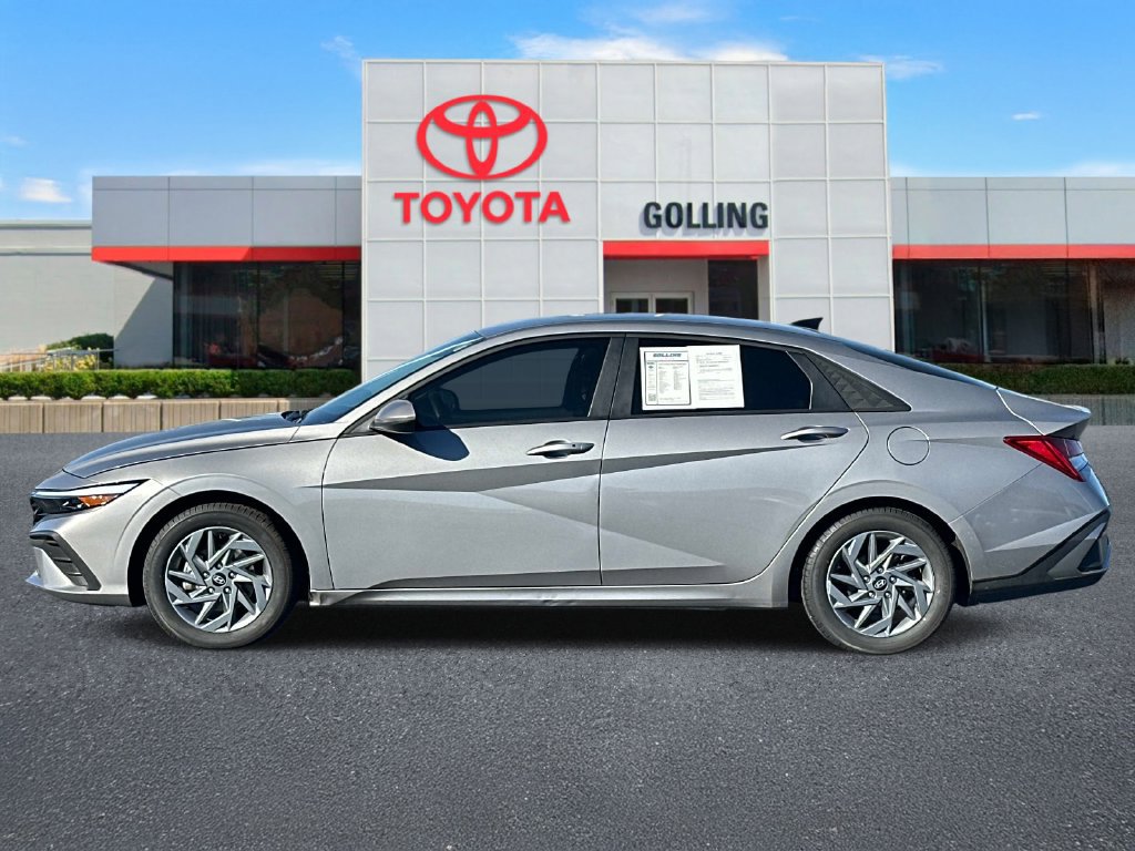 Used 2025 Hyundai Elantra Hybrid FWD image 2
