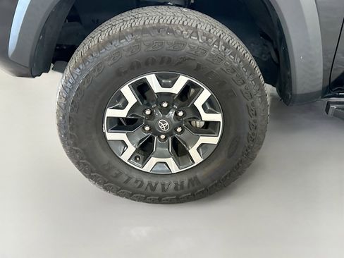 Used 2023 Toyota Tacoma TRD Off-Road image 28
