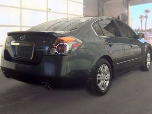 Used 2011 Nissan Altima 2.5 S w/ Special Edition Pkg FWD image 4