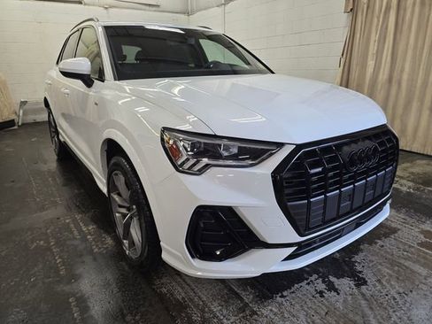 Certified 2025 Audi Q3 2.0T Premium w/ Convenience Package AWD/4WD image 5