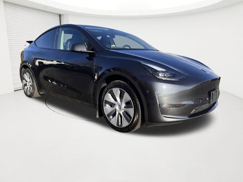 Used 2024 Tesla Model Y Long Range image 7