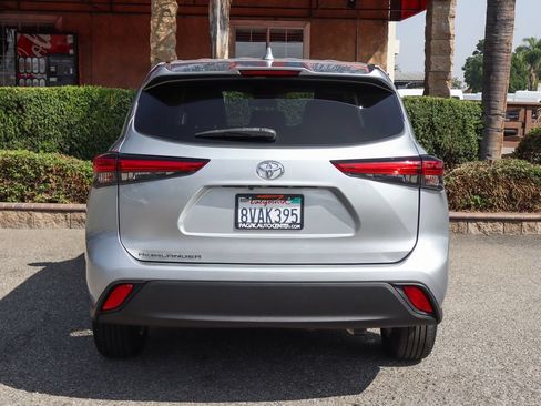 Used 2021 Toyota Highlander L FWD image 7