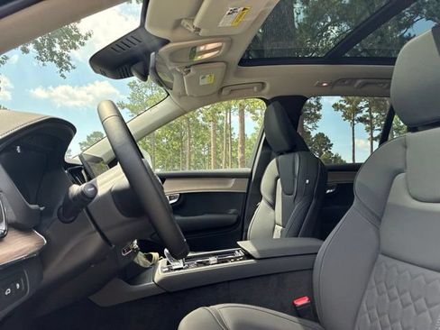 New 2026 Volvo XC90 T8 Plus w/ Protection Package Premier AWD/4WD image 21