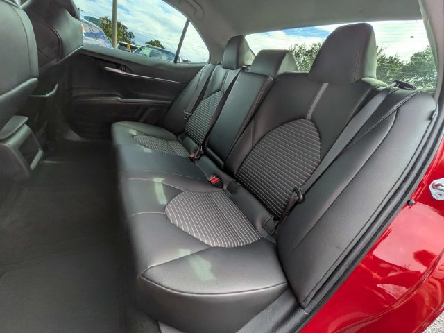 Used 2021 Toyota Camry SE FWD image 12