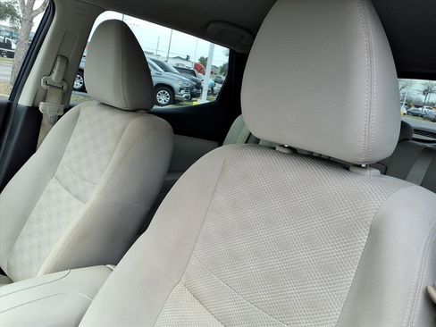 Used 2018 Nissan Rogue Sport SV image 14